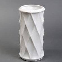 Lade das Bild in den Galerie-Viewer, White vase
