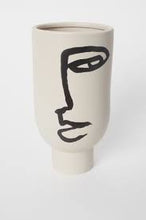 Lade das Bild in den Galerie-Viewer, White Vase
